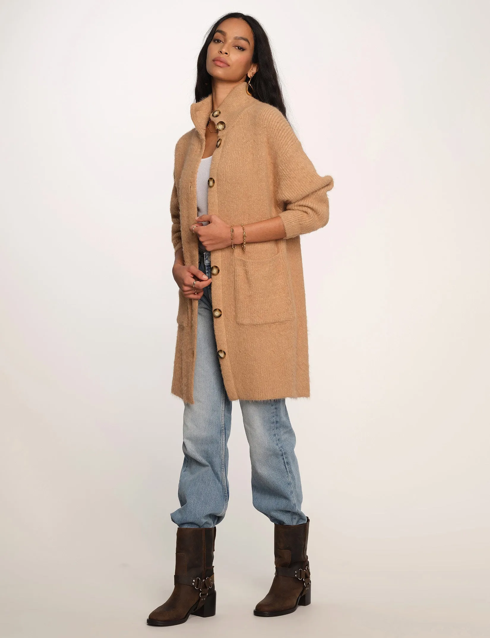 dora cardi
