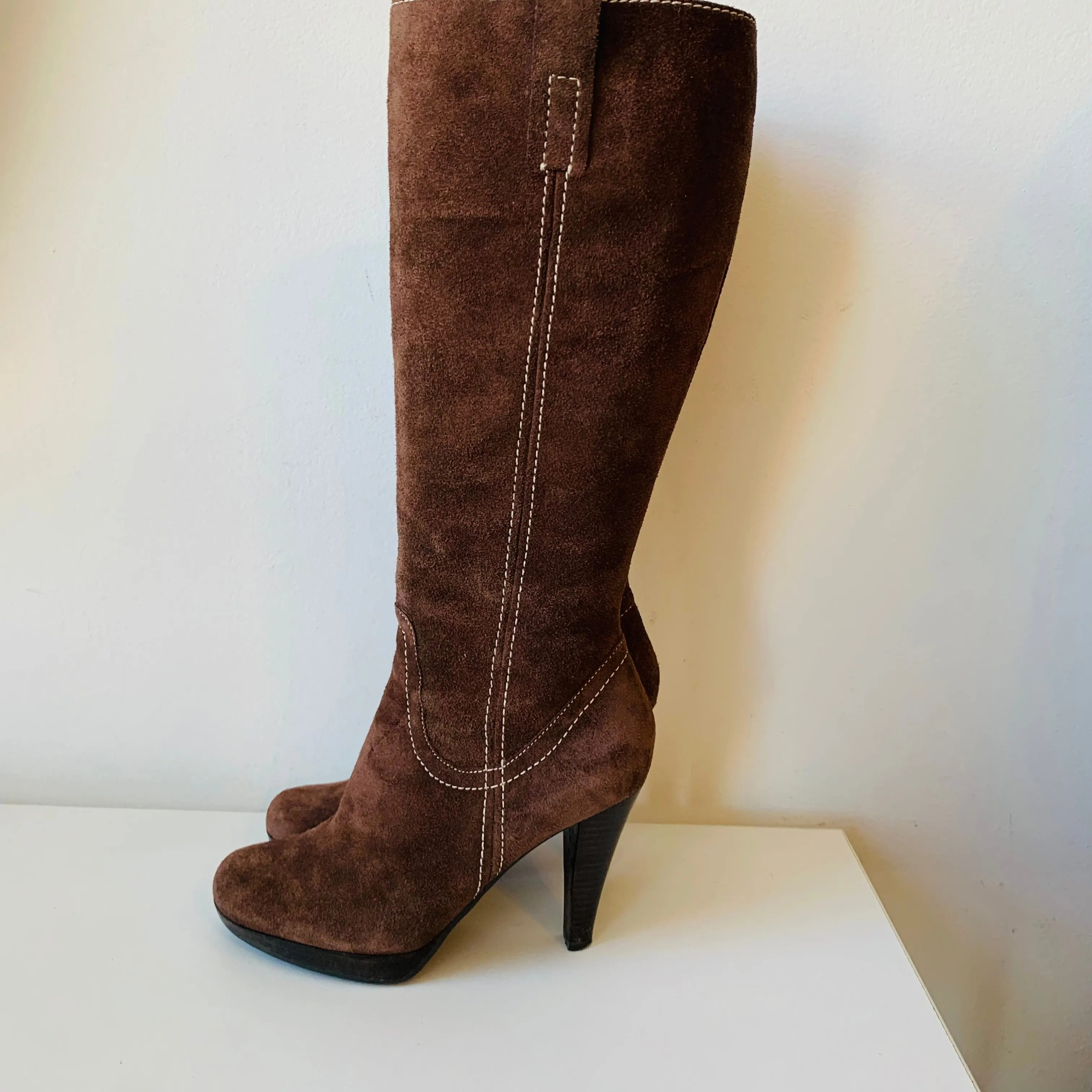 Guess Brown Suede Knee High Heeled Boots Size 8